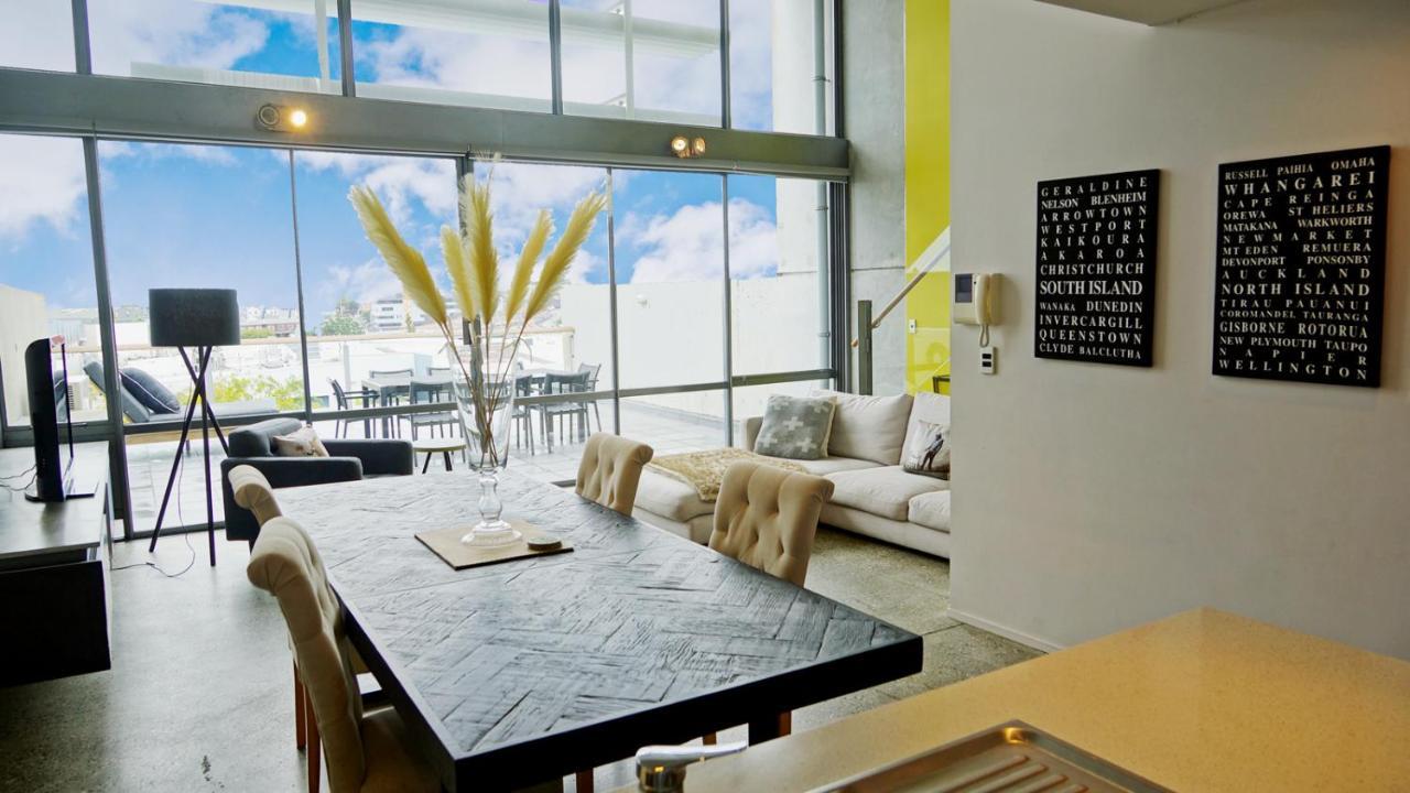 City Fringe Apartment With Sky Tower And City Views Оукланд Екстериор снимка