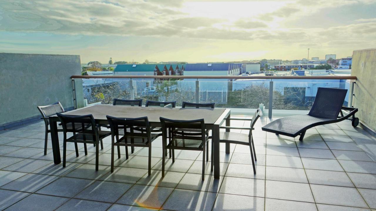 City Fringe Apartment With Sky Tower And City Views Оукланд Екстериор снимка