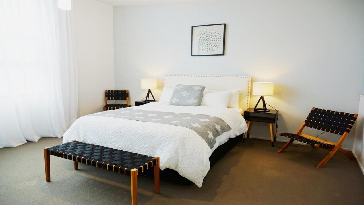 City Fringe Apartment With Sky Tower And City Views Оукланд Екстериор снимка