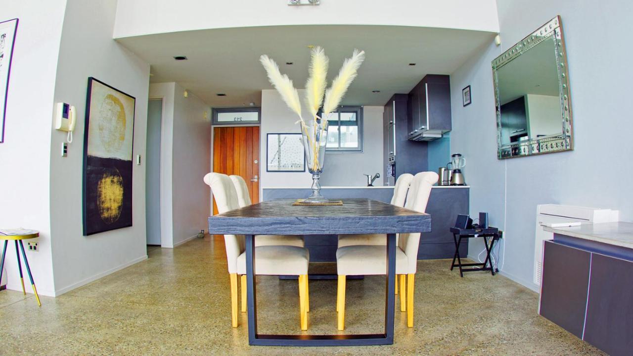 City Fringe Apartment With Sky Tower And City Views Оукланд Екстериор снимка