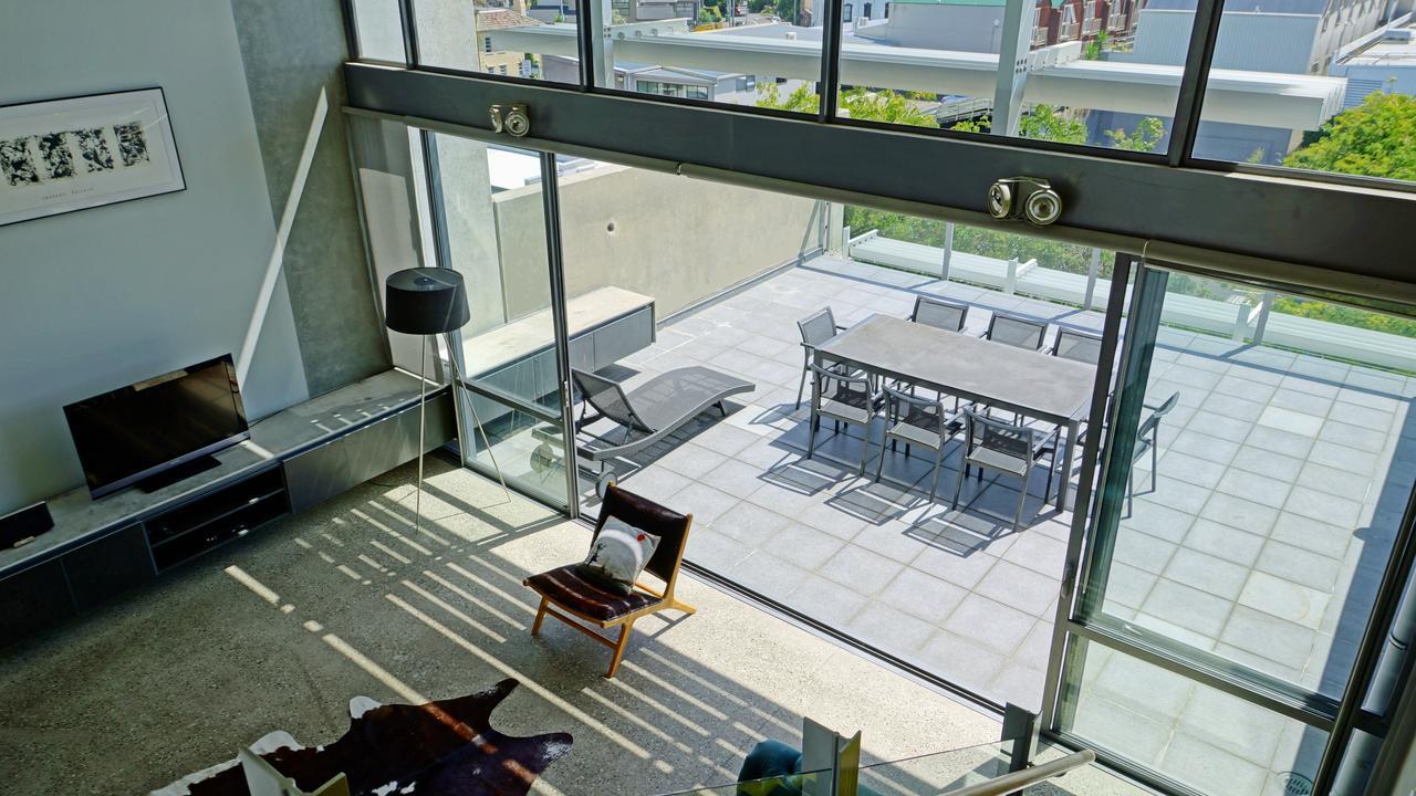City Fringe Apartment With Sky Tower And City Views Оукланд Екстериор снимка
