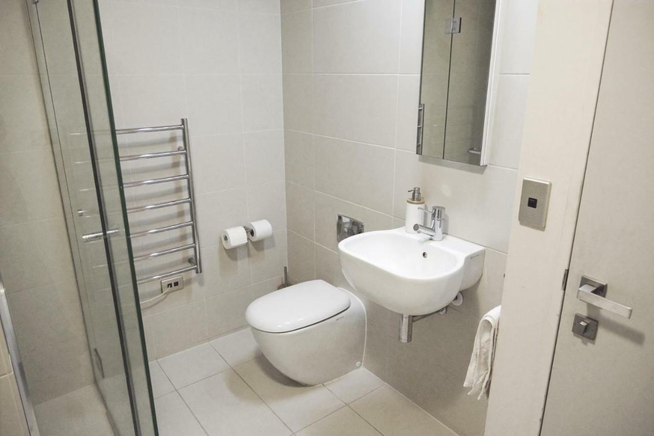 City Fringe Apartment With Sky Tower And City Views Оукланд Екстериор снимка