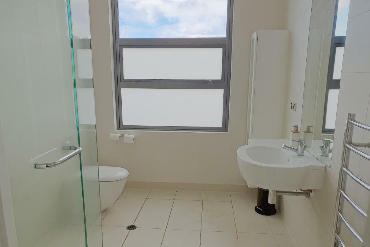 City Fringe Apartment With Sky Tower And City Views Оукланд Екстериор снимка
