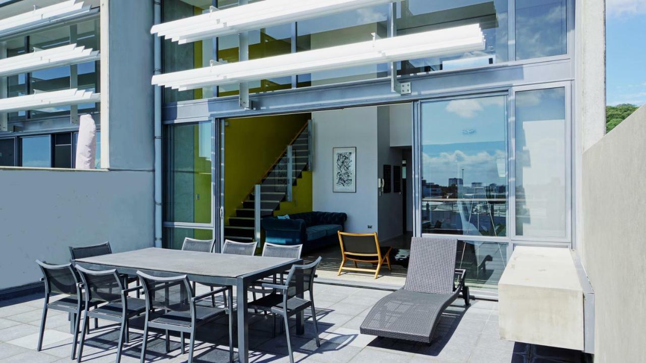 City Fringe Apartment With Sky Tower And City Views Оукланд Екстериор снимка